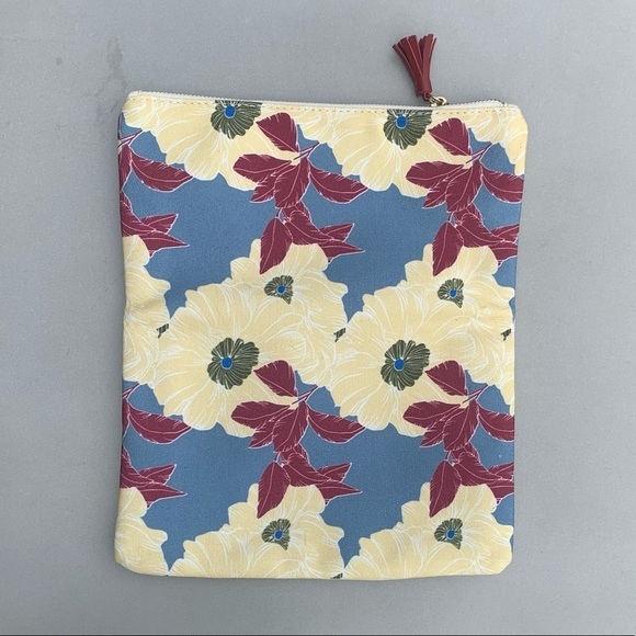 Rachel‎ Pally Clutch, flip over, reversible flip, floral design and tassel. - Picture 4 of 6